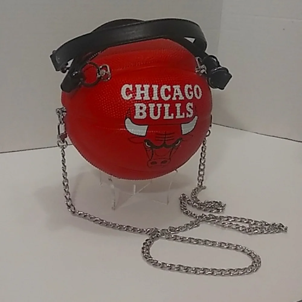 NWT LIMITED EDITION HANDMADE CHICAGO BULLS SMALL BASKETBALL PURSE π - Picture 9 of 17
